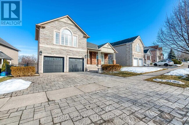 462 Delaney Dr in Ajax, ON - Building Photo - Building Photo
