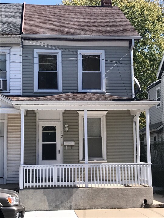 131 Porter Ave in Carlisle, PA - Building Photo
