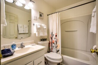 23 Craig Ave in Madison, WI - Building Photo - Building Photo