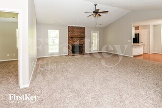 2501 Oak Leigh Dr in Charlotte, NC - Building Photo - Building Photo