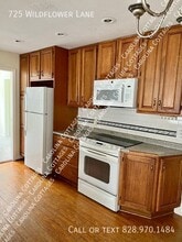 725 Wildflower Ln in Hendersonville, NC - Building Photo - Building Photo