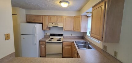 4202 Mitchell Creek Dr in Traverse City, MI - Building Photo - Building Photo