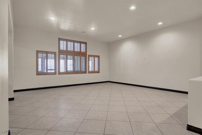 8225 Cabin Springs Ave in Las Vegas, NV - Building Photo - Building Photo