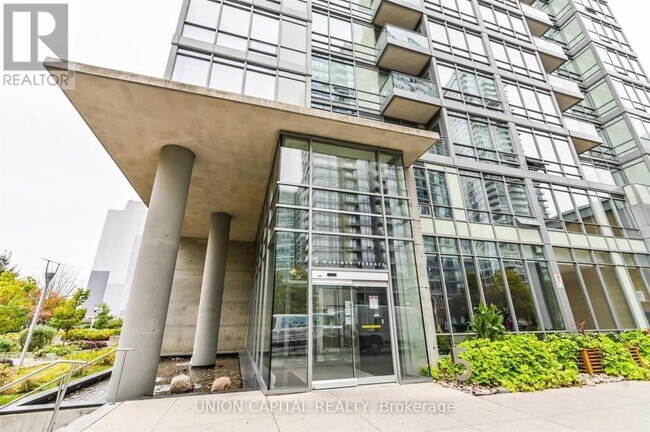 5 Mariner Terrace in Toronto, ON - Building Photo - Building Photo