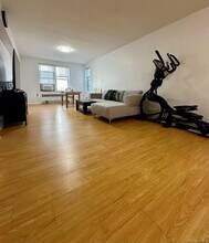 42-40 Bowne St in Queens, NY - Building Photo - Building Photo