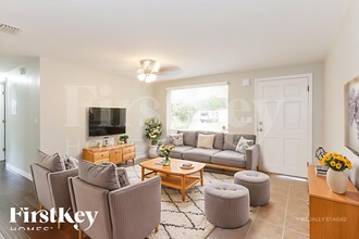 447 W Clermont Dr in Orange Park, FL - Foto de edificio - Building Photo