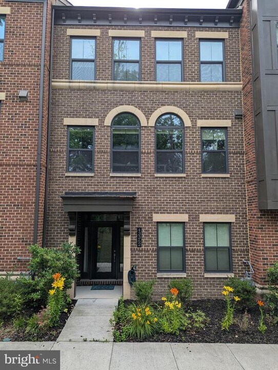 43362 Apple Orch Sq in Ashburn, VA - Building Photo