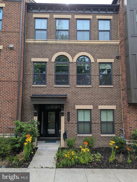 property at 43362 Apple Orch Sq