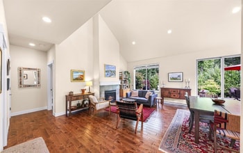 697 Chuckanut Dr N in Bellingham, WA - Foto de edificio - Building Photo