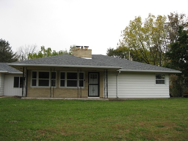 221 S Memorial Ave in Rockford, IL - Building Photo