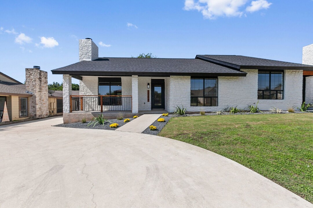 291 Mooring Cir in Lakeway, TX - Building Photo