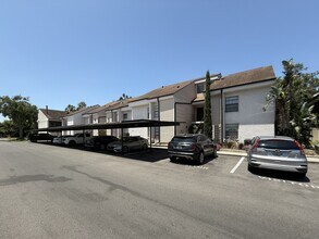 4819 Puritan Cir in Tampa, FL - Building Photo - Building Photo