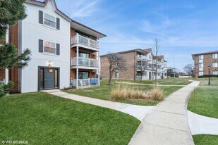 261 N Gregory St in Aurora, IL - Building Photo