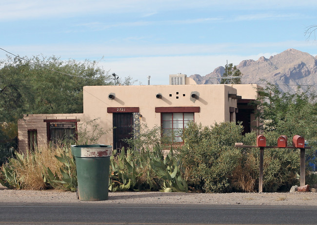 2721-2725 E Prince Rd in Tucson, AZ - Foto de edificio - Building Photo