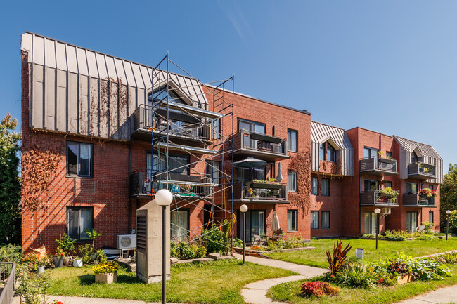 1900 Saint-Jacques Rue in Montréal, QC - Building Photo - Building Photo