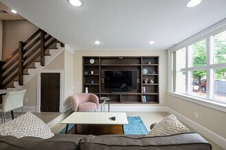 717 F St NE in Washington, DC - Building Photo - Building Photo