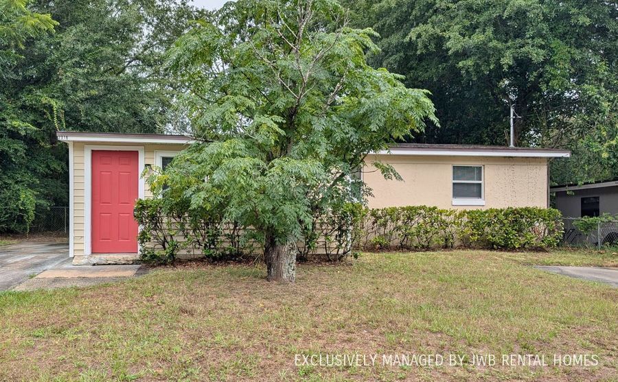 2316 Miss Muffet Ln W in Jacksonville, FL - Building Photo