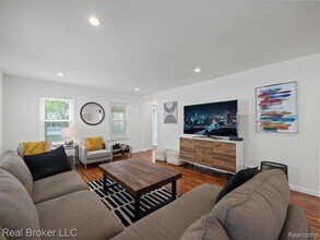 1428 Bennaville Ave in Birmingham, MI - Building Photo - Building Photo