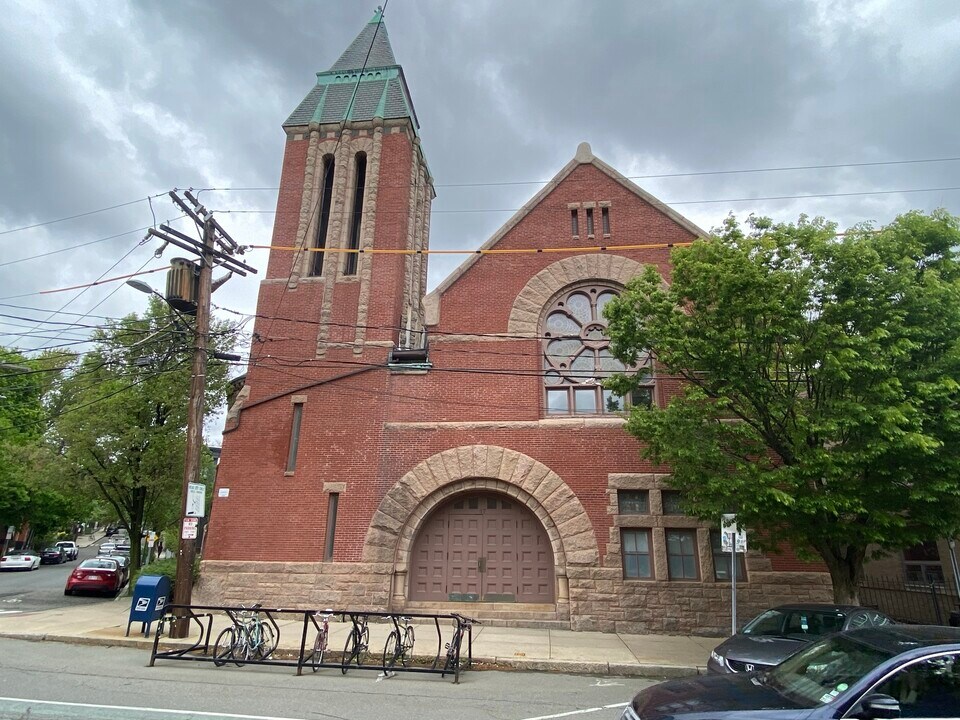 17 Bow St, Unit 11 in Somerville, MA - Foto de edificio