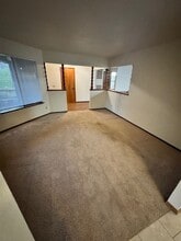 8856 Olney Park Dr in Redding, CA - Building Photo - Building Photo