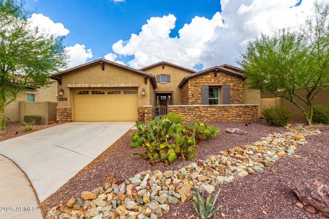 17826 W Gold Poppy Way in Goodyear, AZ - Building Photo