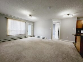 330 Clareview Station Dr NW in Edmonton, AB - Building Photo - Building Photo