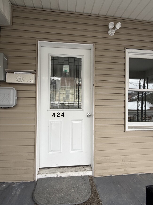 424 W Oak St in Shenandoah, PA - Building Photo - Building Photo