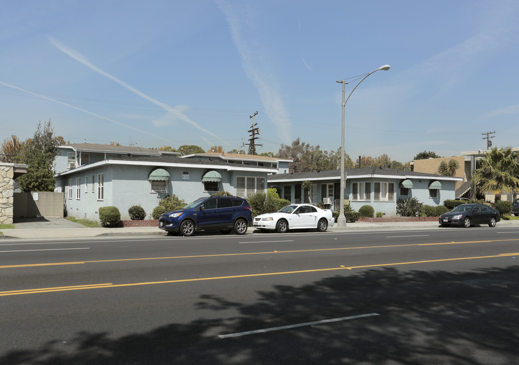 2747-2751 Pacific Ave in Long Beach, CA - Building Photo