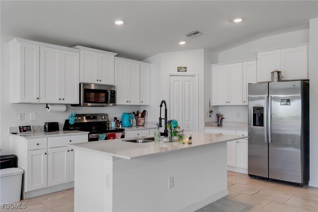 3856 Treasure Oak Wy in Ft. Myers, FL - Building Photo - Building Photo