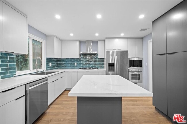 8455 Fountain Ave in West Hollywood, CA - Building Photo - Building Photo