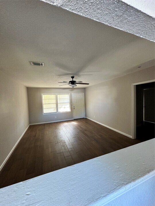 1740 W 9th St in Freeport, TX - Building Photo