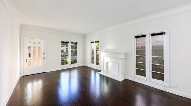 132 N La Peer Dr in Beverly Hills, CA - Foto de edificio - Building Photo