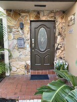 8950 Collins Ave in Surfside, FL - Building Photo