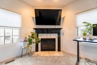 1636 Fredericksburg Ln in Aurora, IL - Building Photo - Building Photo