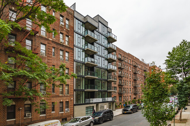 Park West Condominium in Brooklyn, NY - Foto de edificio - Building Photo