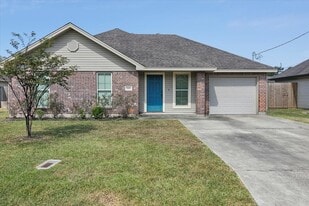 5165 Springwood Loop in Lumberton, TX - Building Photo