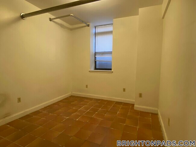 27 Egremont Rd, Unit B in Boston, MA - Building Photo - Building Photo