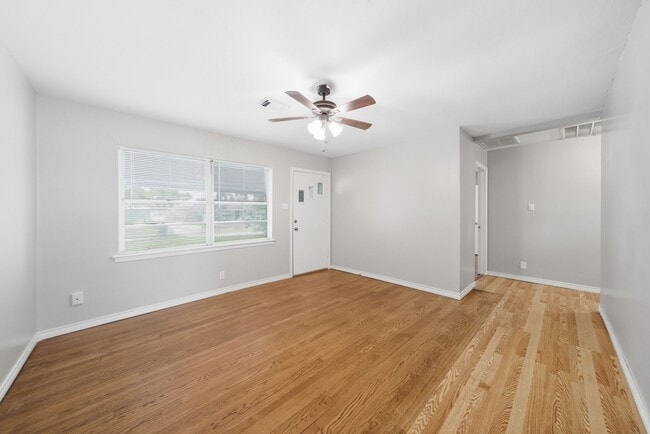 2527 Roy Cir in Houston, TX - Building Photo - Building Photo