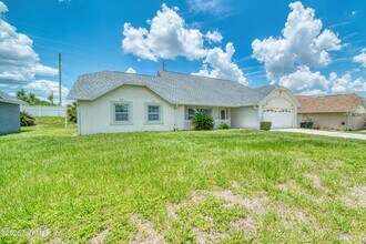 5636 Loma Vista Dr W in Davenport, FL - Building Photo - Building Photo