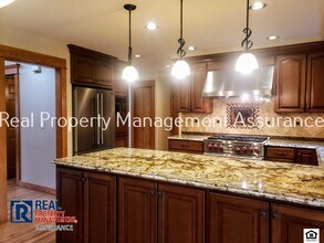15590 SW Tanager Dr in Lake Oswego, OR - Building Photo - Building Photo