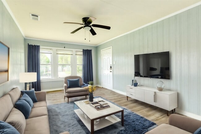 302 W 8th St in Freeport, TX - Building Photo - Building Photo