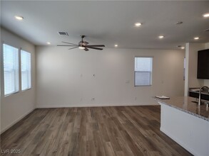 9158 Surrey Wood St in Las Vegas, NV - Building Photo - Building Photo