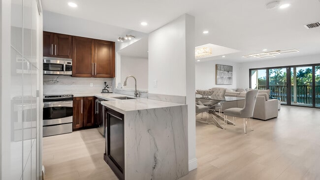 240 Captains Walk in Delray Beach, FL - Building Photo - Building Photo