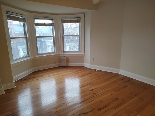 5039 Cedar Ave, Unit 3 in Philadelphia, PA - Building Photo - Building Photo