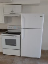 932 Newton Ave S, Unit 12 in St. Petersburg, FL - Building Photo