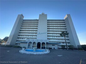 2131 Lakeview Dr in Sebring, FL - Building Photo