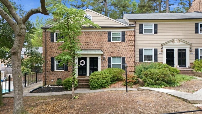 property at 3733 Yorktown Pl