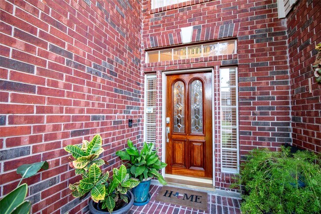 7911 Hidden Oaks Ln in Houston, TX - Building Photo - Building Photo