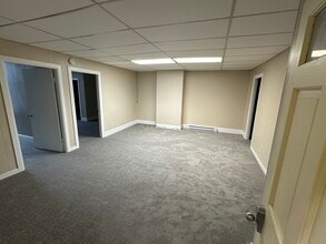 80 Maine St, Unit #1 in Brunswick, ME - Foto de edificio - Building Photo