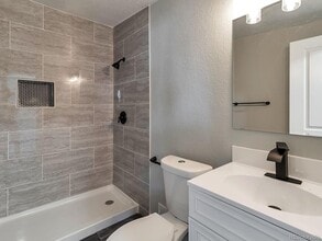 1655 N Oakland St in Aurora, CO - Building Photo - Building Photo